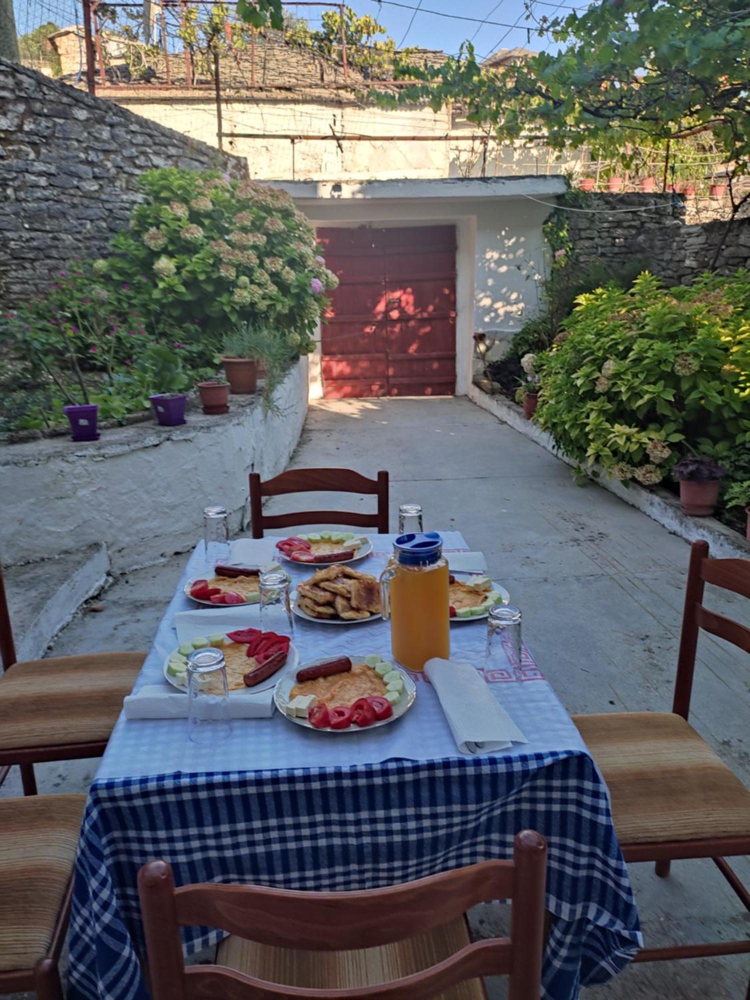Guesthouse 1805 Gjirokastër Esterno foto
