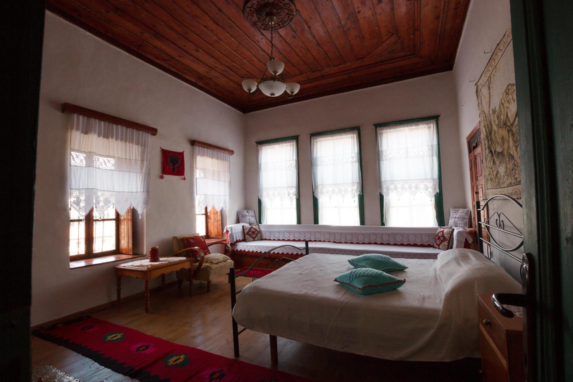 Guesthouse 1805 Gjirokastër Esterno foto