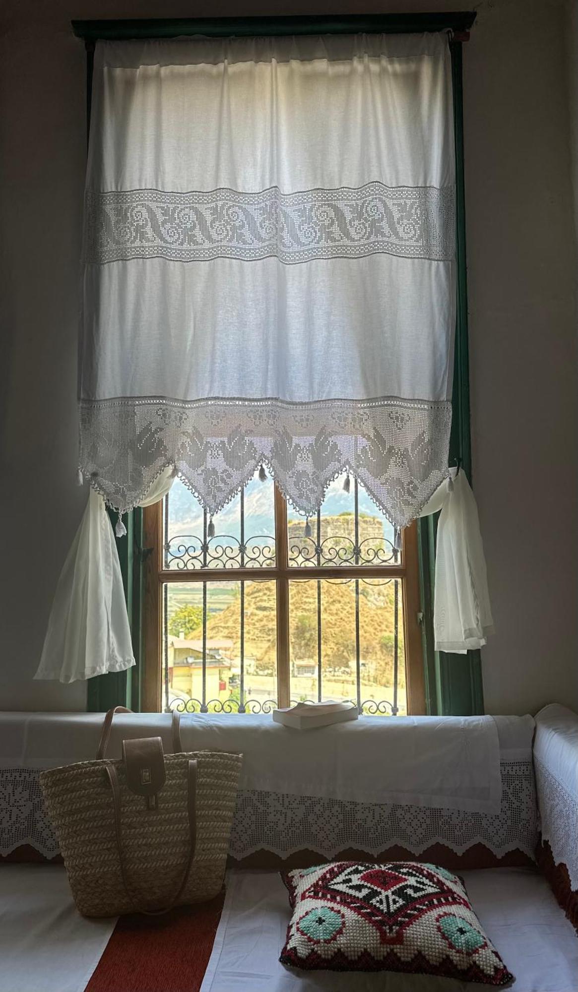 Guesthouse 1805 Gjirokastër Esterno foto