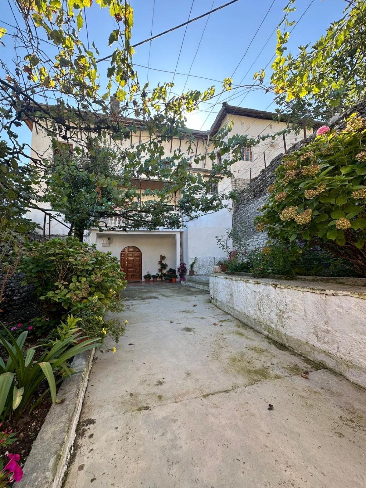 Guesthouse 1805 Gjirokastër Esterno foto